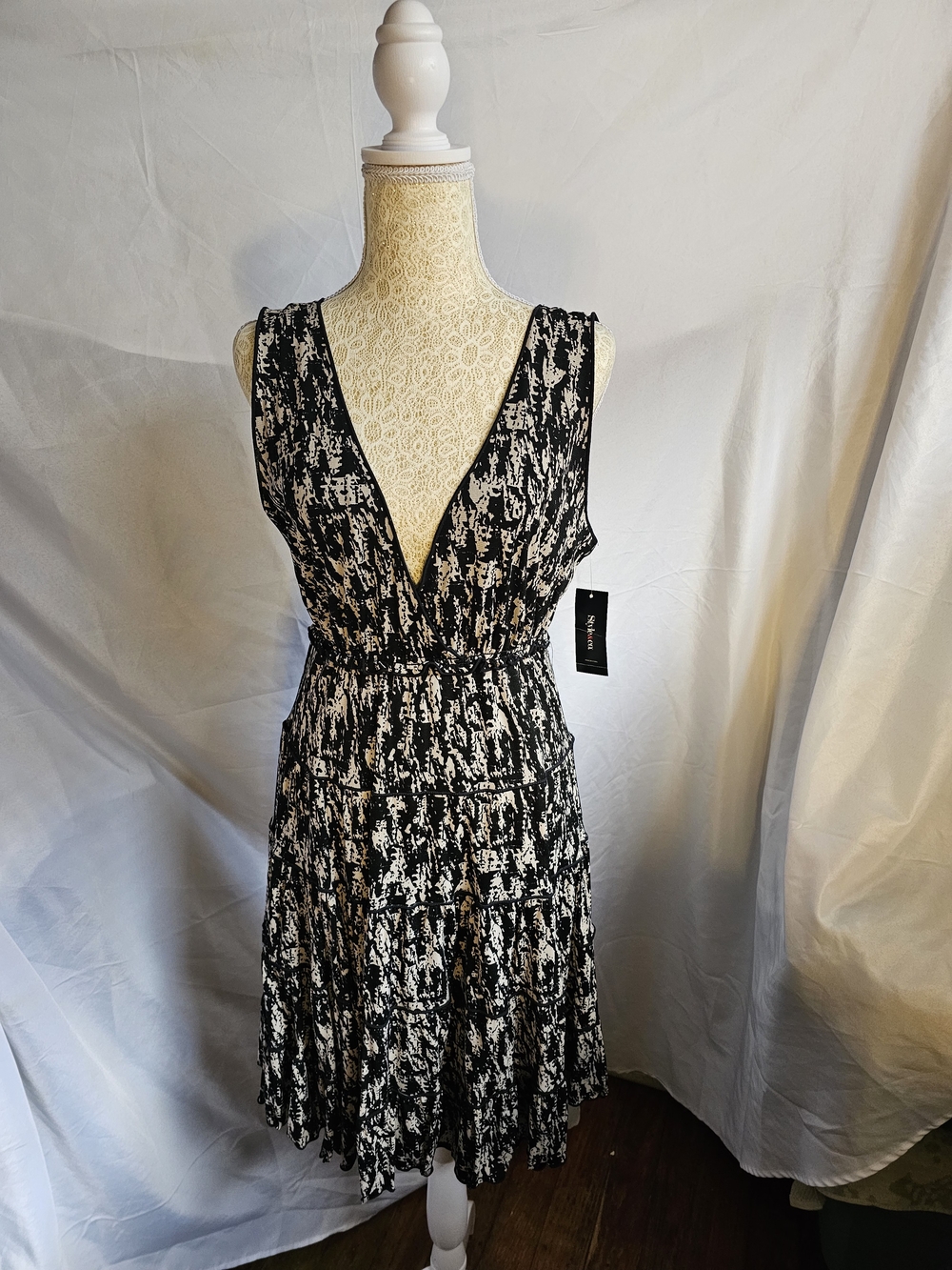 Style & Co. Black and Cream Printed V-Neck Dress.  Fully Lined.  Size M